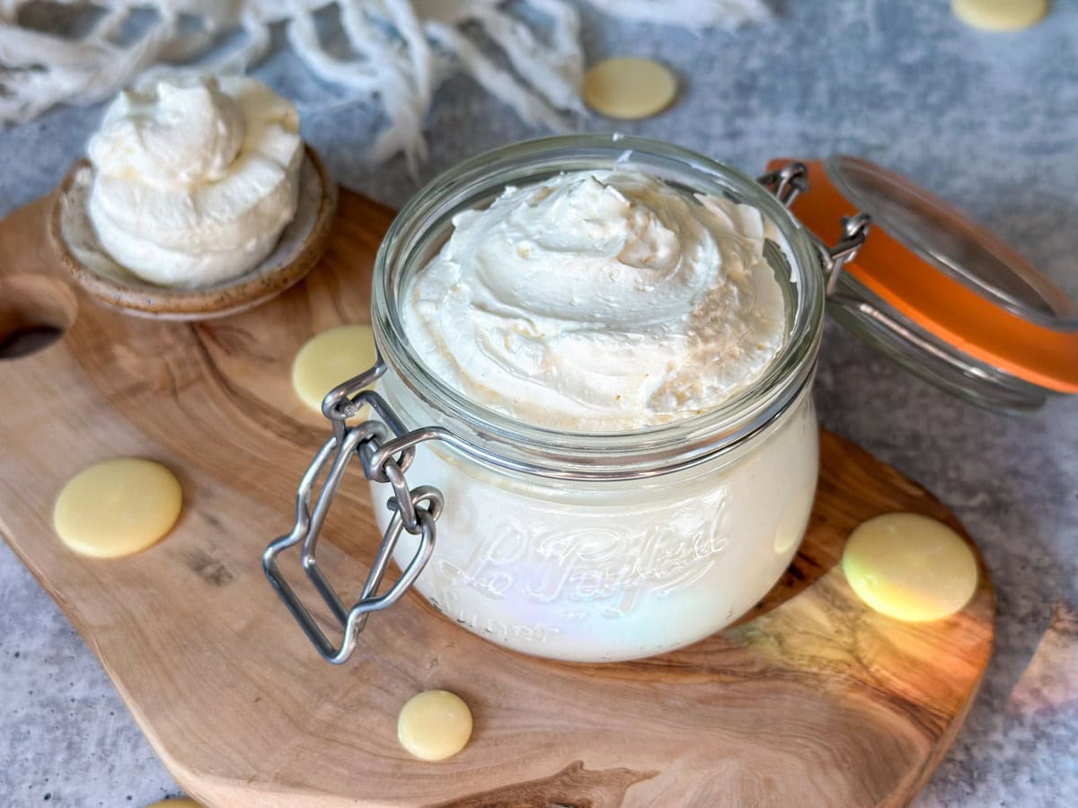 Natural & Non-Greasy: Your Guide to DIY Whipped Body Butter